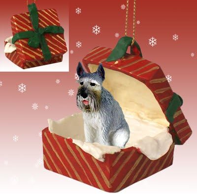כלב שנאוצר ענק אפור יושב בקופסת מתנה אדומה קישוט חג המולד שרף חדש 58 א